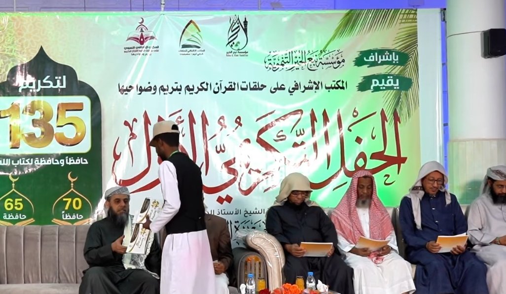 توزيع النشرة 10أعوم من نبع الخير بكل خير